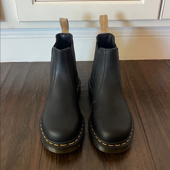 NWT Dr. Martens 2976 Chelsea Vegan Boots - Picture 4 of 8